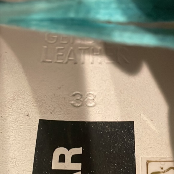 Golden Goose black sequins sneakers. Size 38. Cushioned inner sole. - Picture 6 of 7